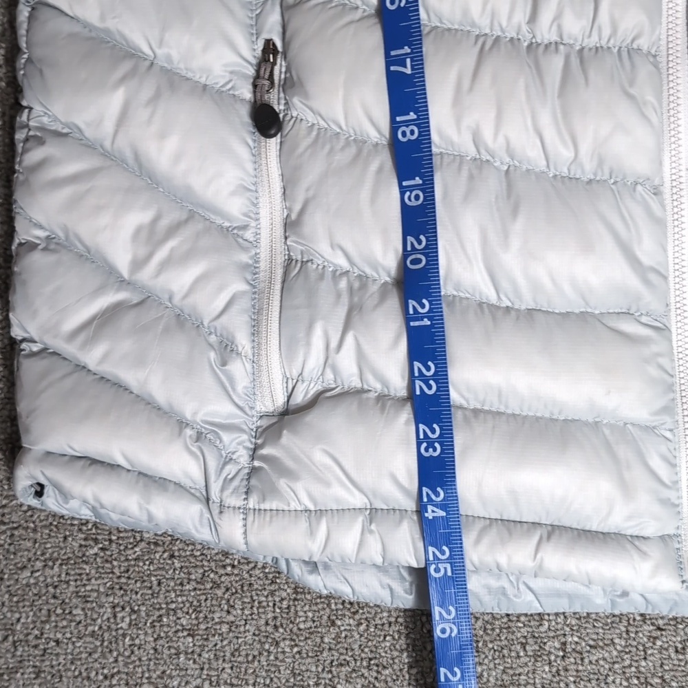 L.L. Bean Downtek Puffer Vest Size Large-Reg In Bluish-Silver Stowaway Pocket - Picture 12 of 12